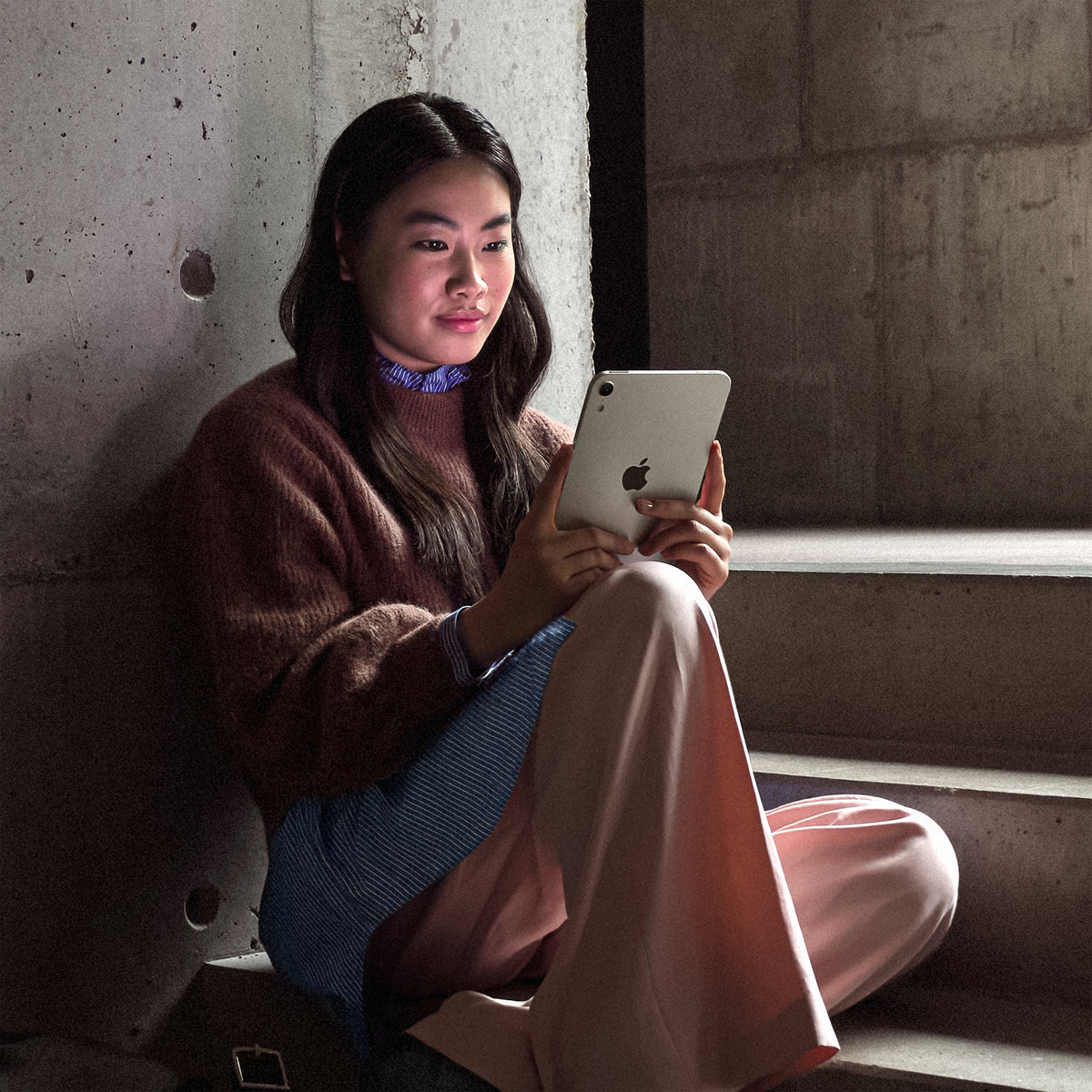 iPad_mini_A20_Pro_Wi-Fi_Midnight_PDP_Image_Position_9__MY-EN