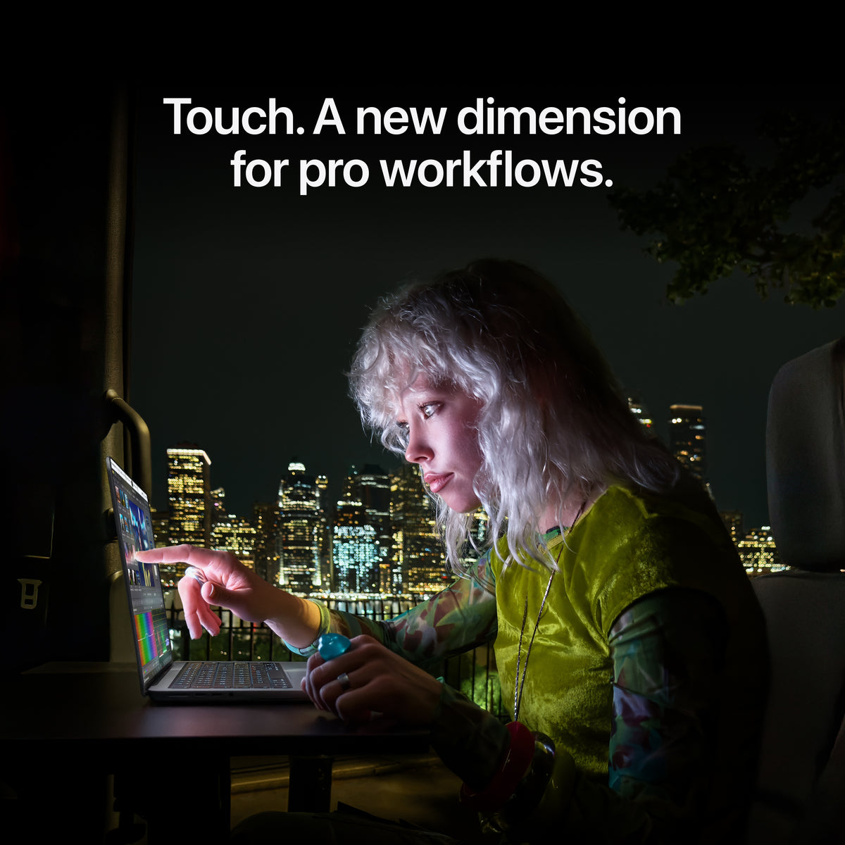 MacBook_Pro_PROLED_XDR_Display_14-in_M5_Pro_Silver_PDP_Image_Position_4__MY-EN