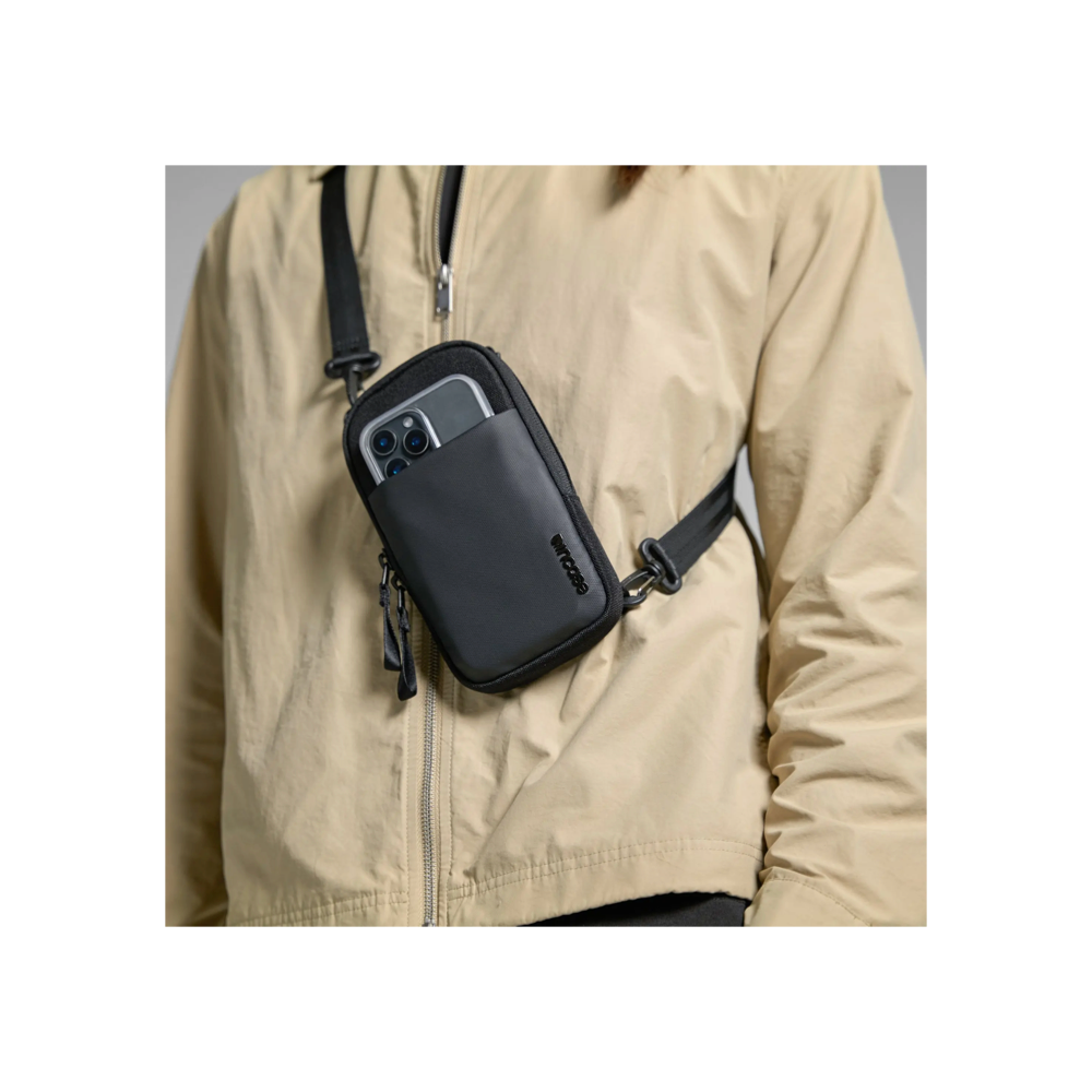 Incase A.R.C. Small Crossbody Bag Black