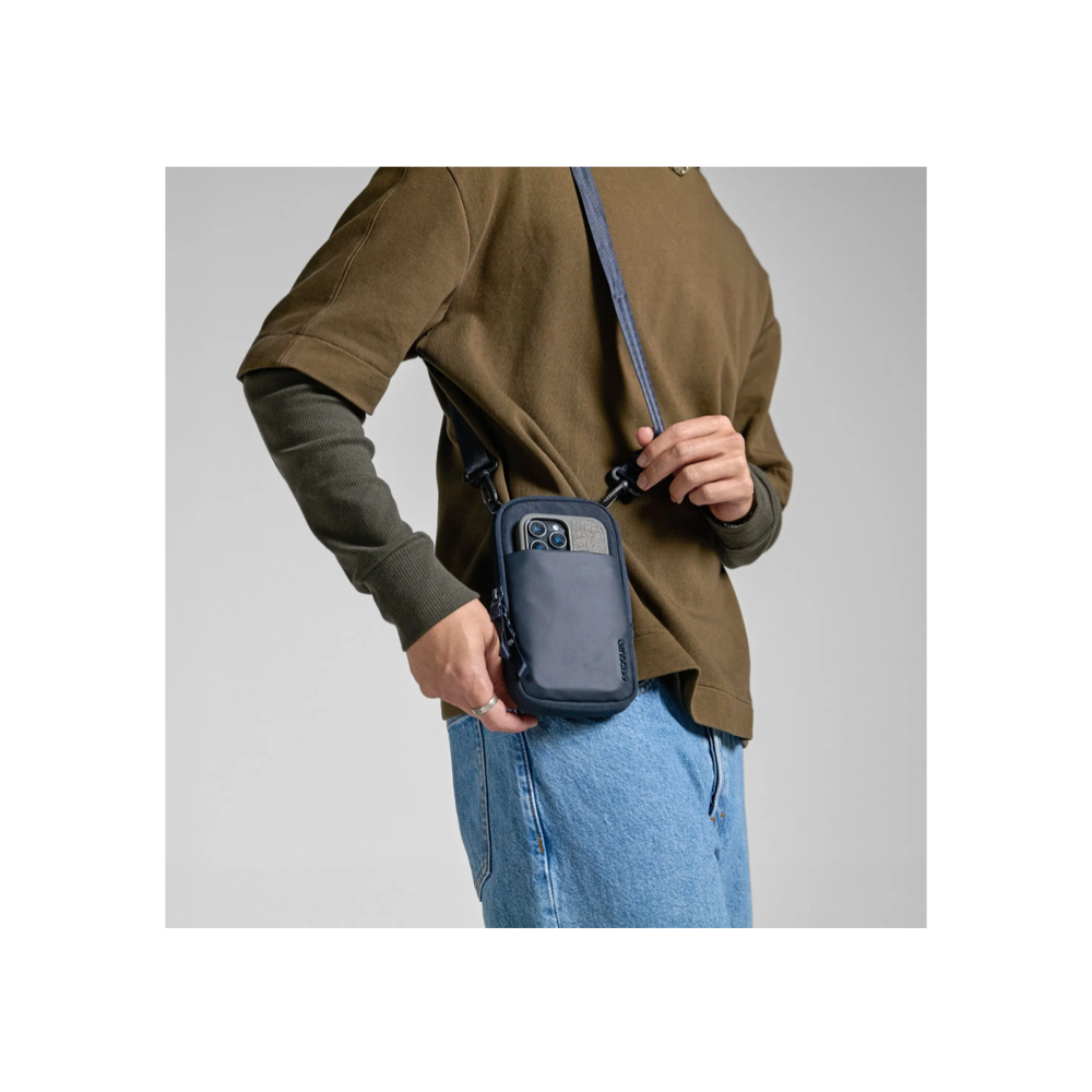 Incase A.R.C. Small Crossbody Bag Navy